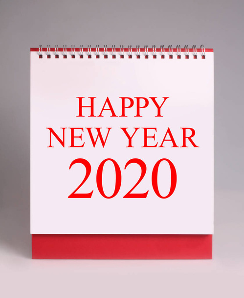 Calendario di scrivania semplice durante Anno nuovo il 2020
. - Foto, immagini