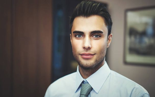 friendly young businessman in office  - Foto, imagen