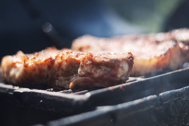 grilled meat on a grill - Foto, Imagem