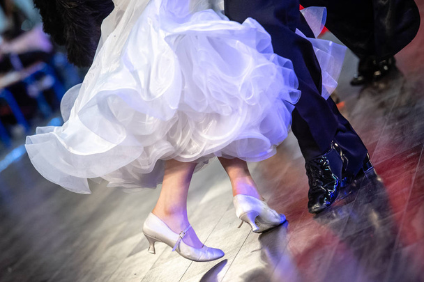 Balo Salonu dansçılar bacaklar closeup - Fotoğraf, Görsel
