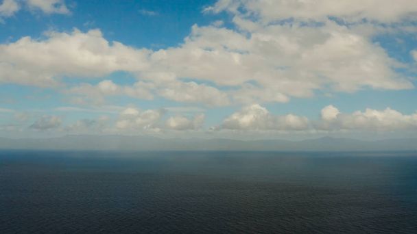 Γαλάζια επιφάνεια της θάλασσας, κορυφαία θέα - Φωτογραφία, εικόνα