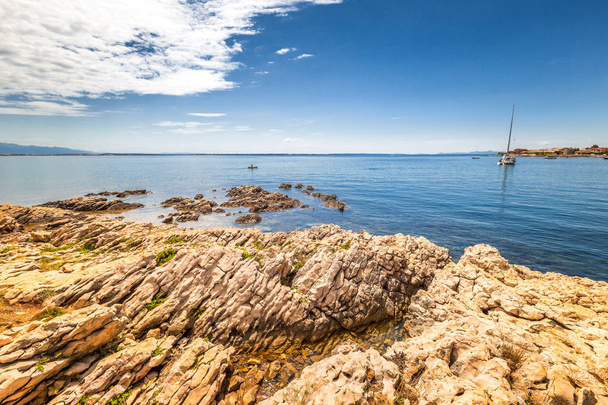 Vista sul mare dall'isola di Vir nella contea di Zara in Croazia
. - Foto, immagini