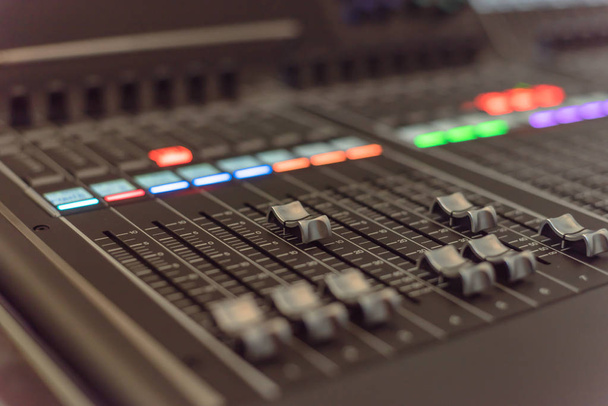 Kleurrijke SoundMixer Control DJ draaitafel close-up - Foto, afbeelding