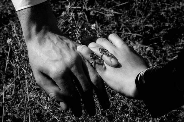 Russian couple holding hands. Beautiful rings. Romantic photoshoot. - Φωτογραφία, εικόνα