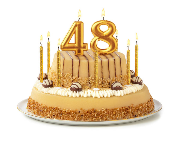 Εορταστικό κέικ με χρυσά κεριά-αριθμός 48 - Φωτογραφία, εικόνα