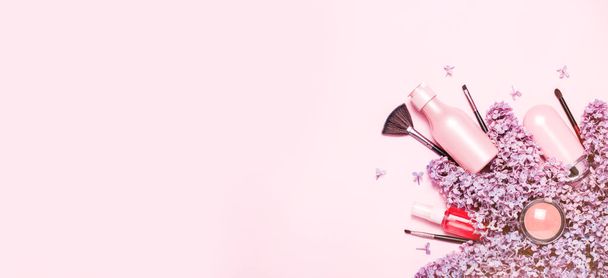 Creative minimal beauty and health background with pink bottle - Foto, Imagen