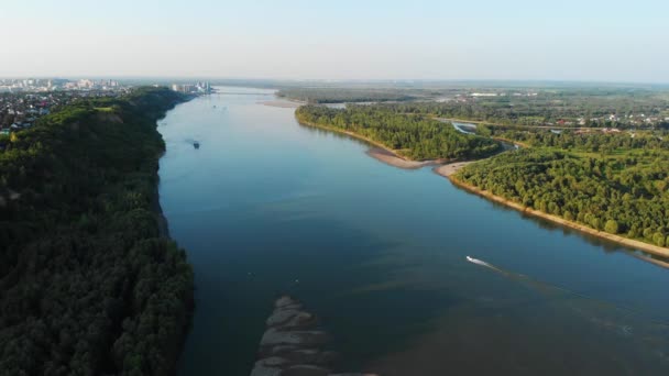 Luchtfoto van rivier en boten - Video
