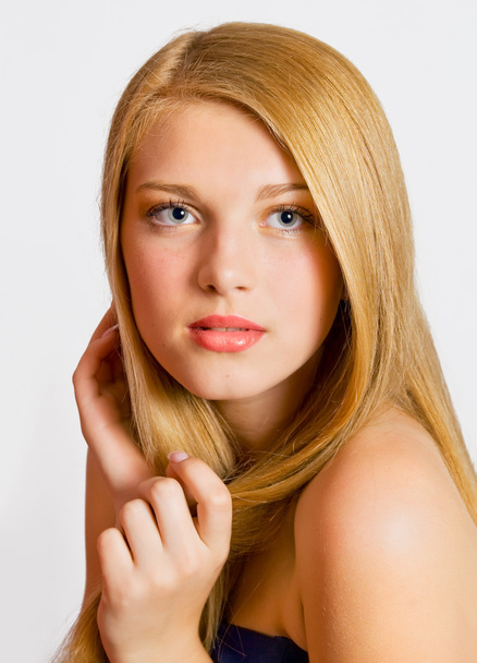 Primer plano retrato de sexy mujer joven caucásica con hermoso cabello sano
 - Foto, imagen