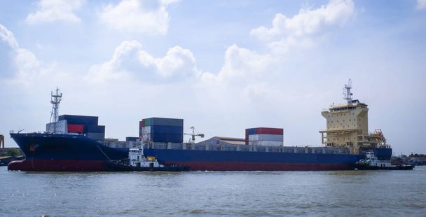 Kontener Cargo statek z holdówką - Zdjęcie, obraz