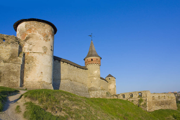 Castelo medieval em Kamenetz-Podolsk, Ucrânia
 - Foto, Imagem