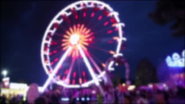 Merry-go-round éjszakai fények a nyári fesztiválon  - Felvétel, videó
