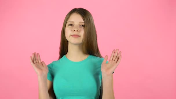 Girl is clapping her hands and laughing in the studio - Materiał filmowy, wideo