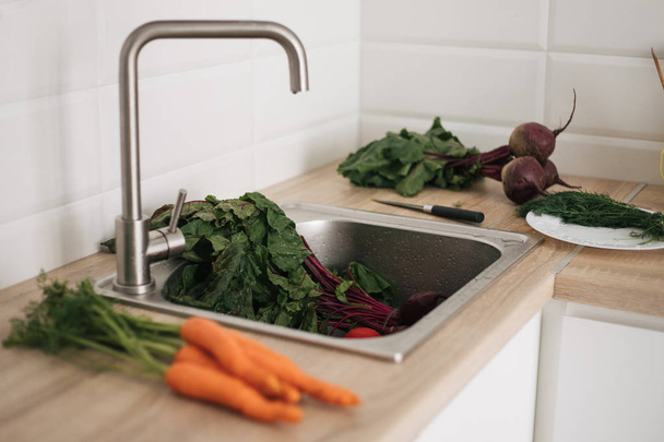 vegetables in the kitchen sink - 写真・画像