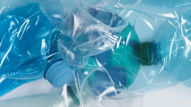 Copos de plástico e garrafas desaparecendo da imagem da terra, salvar o conceito de planeta
 - Filmagem, Vídeo