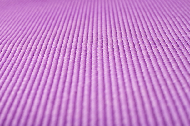 Gros plan d'un tapis de yoga violet
 - Photo, image