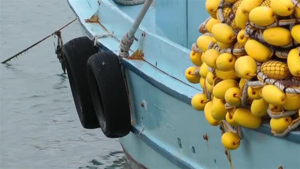 fishnets στην βάρκα - Πλάνα, βίντεο