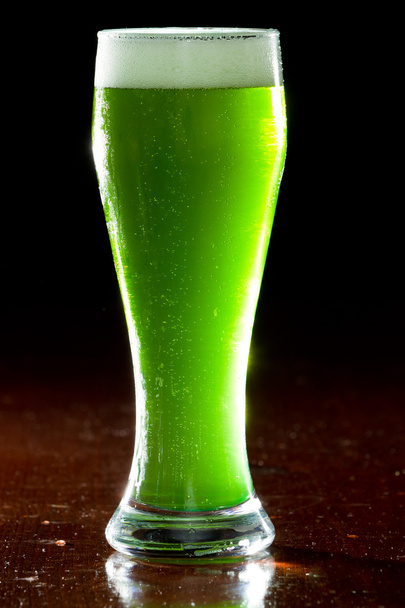 Зеленое пиво - Фото, изображение