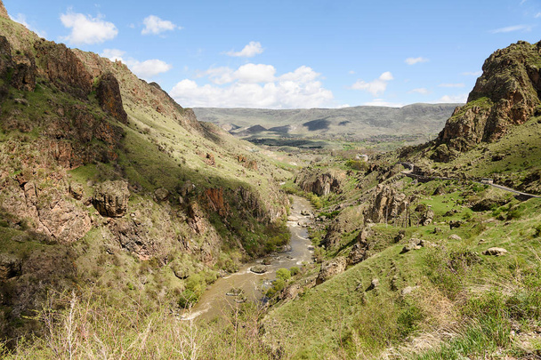 Montagne e valle del fiume Kura-Mktvari. Regione di Samtskhe-Javakheti, Georgia meridionale
 - Foto, immagini