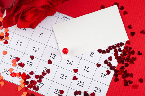 February 14 on calendar and decorations for Valentine's Day. - Fotoğraf, Görsel