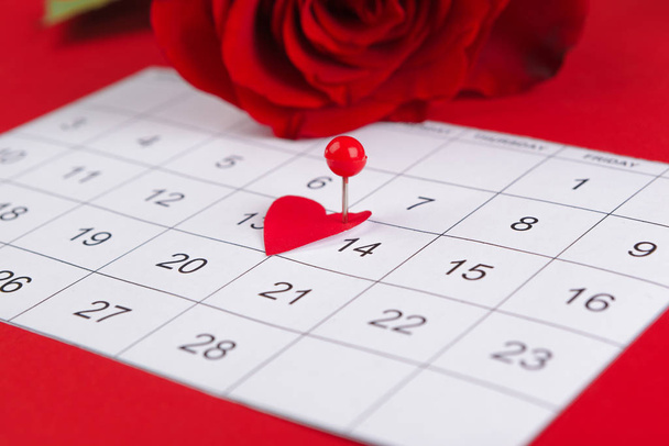 February 14 on calendar and decorations for Valentine's Day. - Фото, зображення