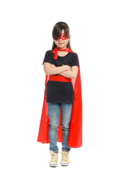 Linda niña vestida de superhéroe sobre fondo blanco
 - Foto, imagen