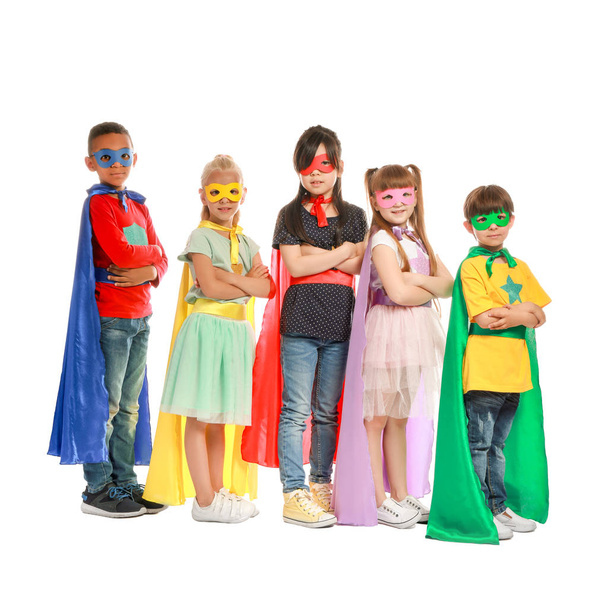 Schattige kleine kinderen gekleed als superhelden op witte achtergrond - Foto, afbeelding