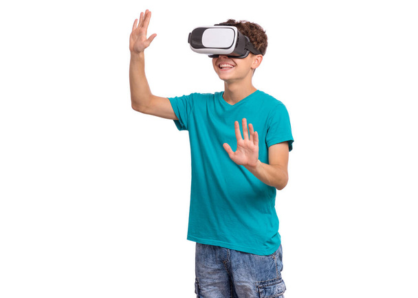 Teen boy in VR glasses - Foto, Imagen