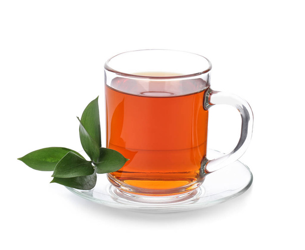 Чашка гарячого чаю на білому тлі
 - Фото, зображення