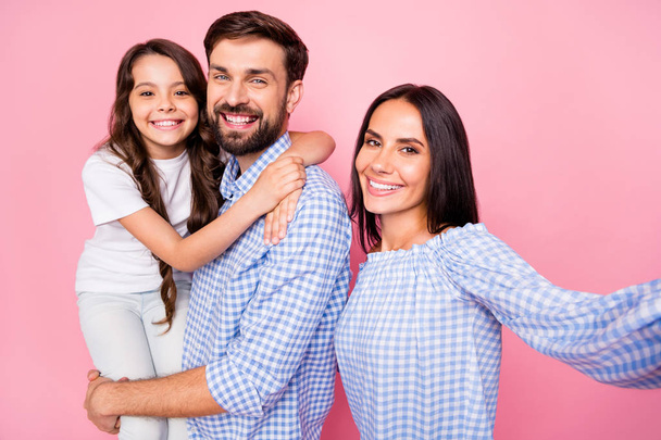 Close up photo of cheerful people making photo memory wearing checkered shirt t-shirt isolated over pink background - Fotografie, Obrázek