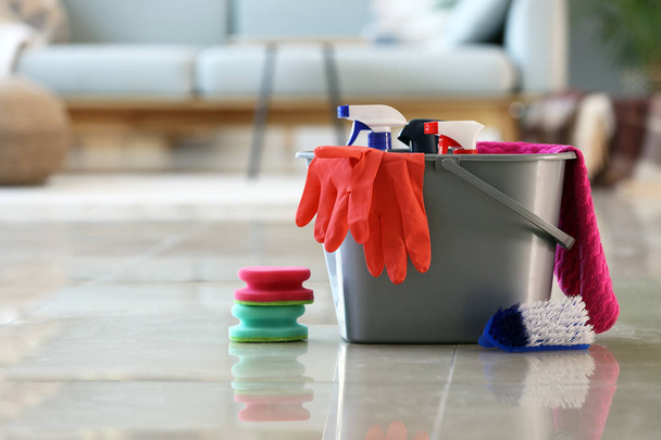 Set of cleaning supplies on floor in room - Foto, Bild