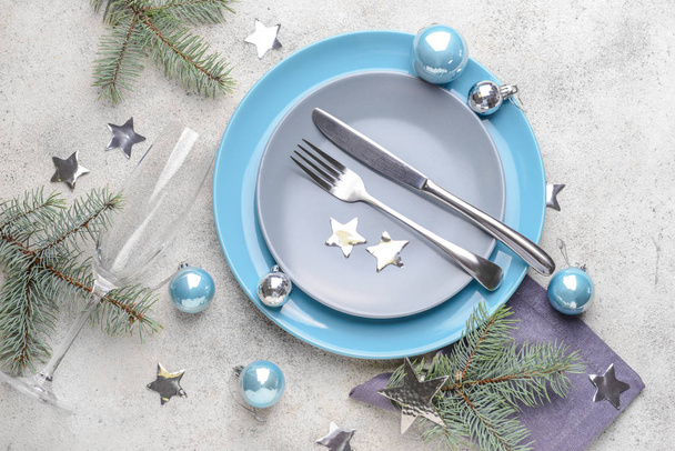 Beautiful table setting for Christmas dinner on light background - Foto, afbeelding