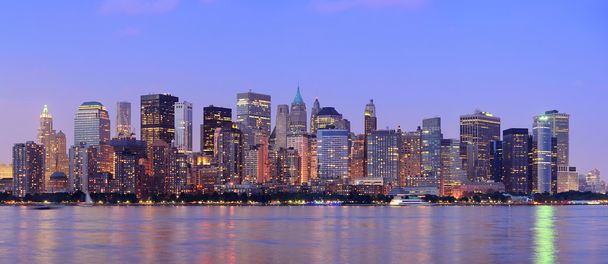 ニューヨーク市のマンハッタンの黄昏のパノラマ - 写真・画像
