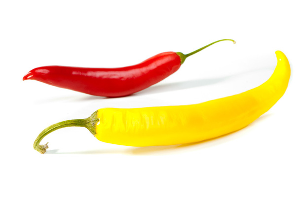 rode en gele hot chili peppers - Foto, afbeelding