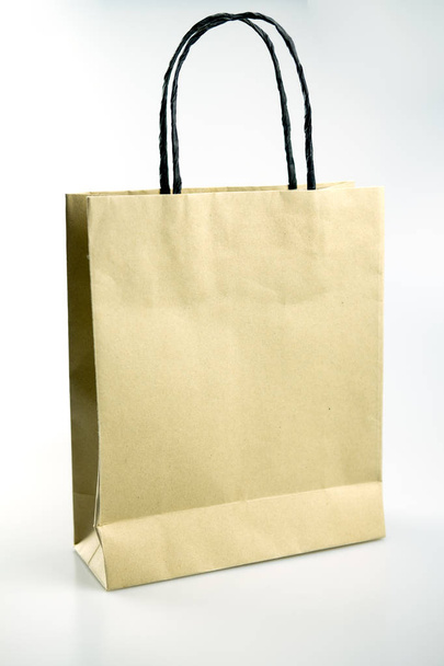Торгова сумка з коричневого переробленого паперу
. - Фото, зображення