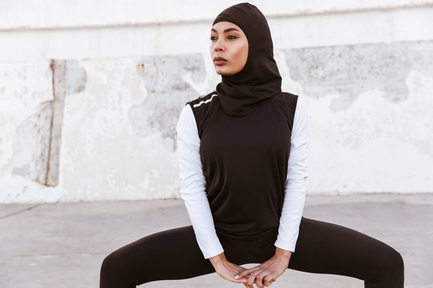 Attractive muslim sportswoman wearing hijab outdoors - Valokuva, kuva