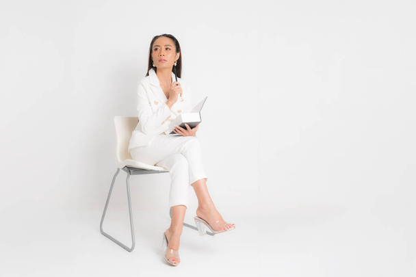 Portrait femme d'affaires sur fond blanc
 - Photo, image