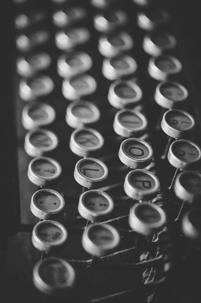 Close up image of the keys on an old vintage typewriter - Фото, зображення