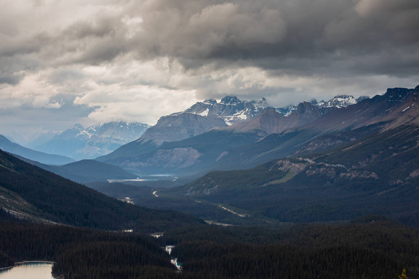 Les montagnes Rocheuses du Canada
 - Photo, image
