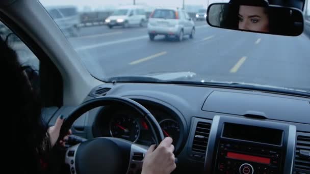 Жінка водіння автомобіля
 - Кадри, відео