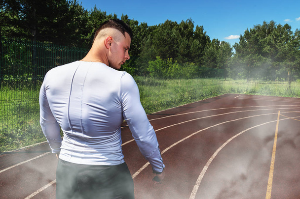 athletic man with a muscular body posing as a bodybuilder - Fotografie, Obrázek