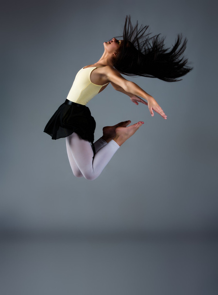 Female modern dancer - 写真・画像