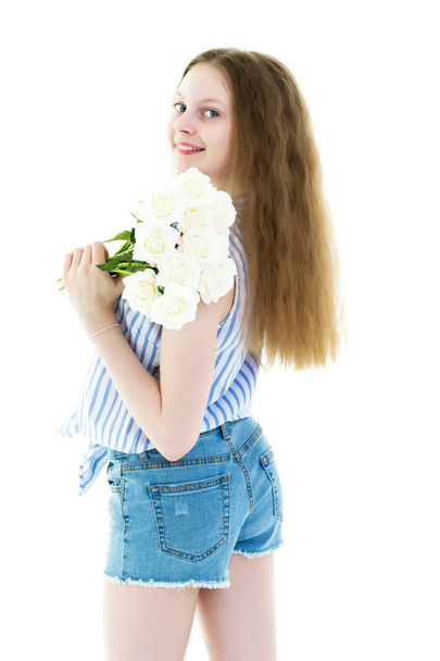 Little girl with a bouquet of flowers - Фото, зображення