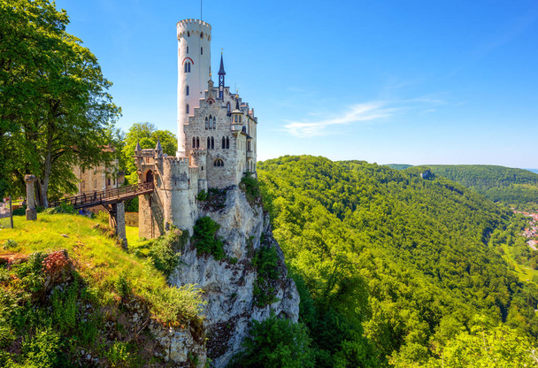 Lichtenstein kasteel in het Zwarte Woud, Duitsland - Foto, afbeelding