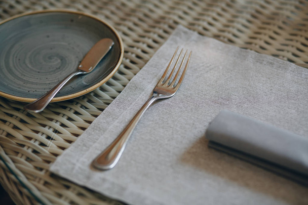 tableware Glasses, flower fork, knife served for dinner in restaurant with cozy interior - Φωτογραφία, εικόνα
