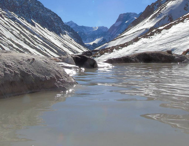 Warmwaterbronnen van Valle de Colina, Cajon del Maipo, Cordillera de los Andes, Santiago, Chili, Chili - Foto, afbeelding