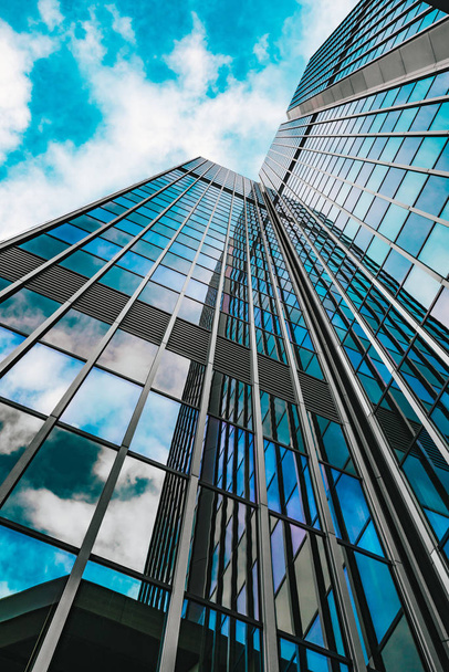  tle nowoczesny szklany budynek drapacze chmur - Zdjęcie, obraz