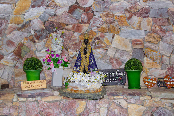 obraz Matki Bożej pojawił się na ołtarzu w Santa Catarina - Zdjęcie, obraz