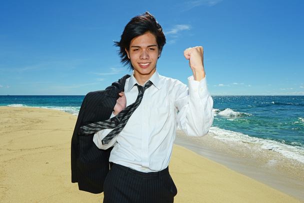 Young man on the beach enjoy sunlight - Foto, Bild