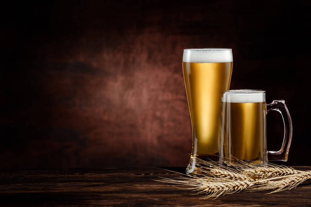 two glasses of cold golden beer and wheat spikelets - Foto, immagini