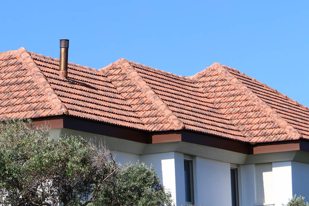 屋根 - 大気降水から保護するために役立つ建物の上部構造、  - 写真・画像